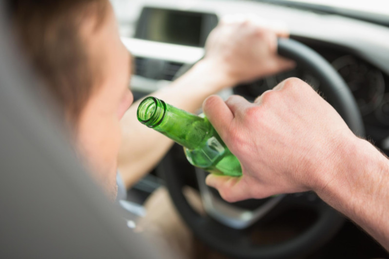 Driver holding beer bottle in car: Lorenzo & Lorenzo Auto & Motorcycle Accidents Blog